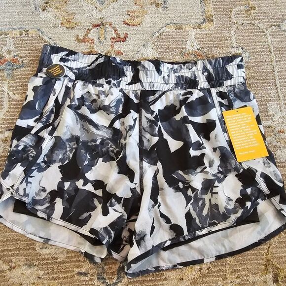 NWT Avia running short sz large 12/14, built in biker shorts and pocket. 4" inse - Picture 1 of 8